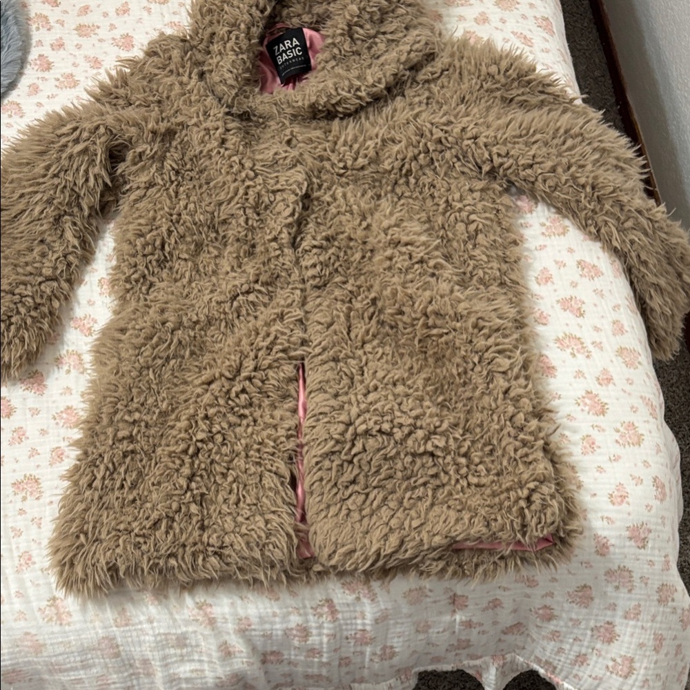 Zara women’s Tan Faux Fur Pea Coat